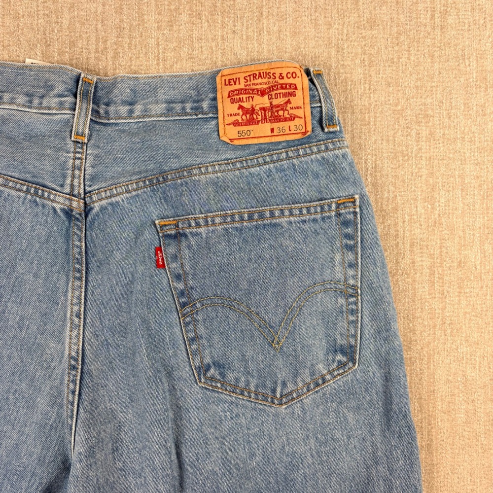 Vintage 02/06 Levis 550 Relaxed Fit Tapered Leg Blue Denim Jeans Mens 36x30 Y2K